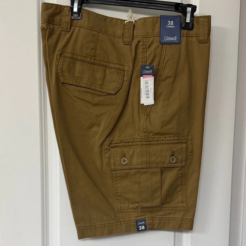 Roundtree & Yorke Men's Cargo Shorts — Olive - Picture 2 of 3